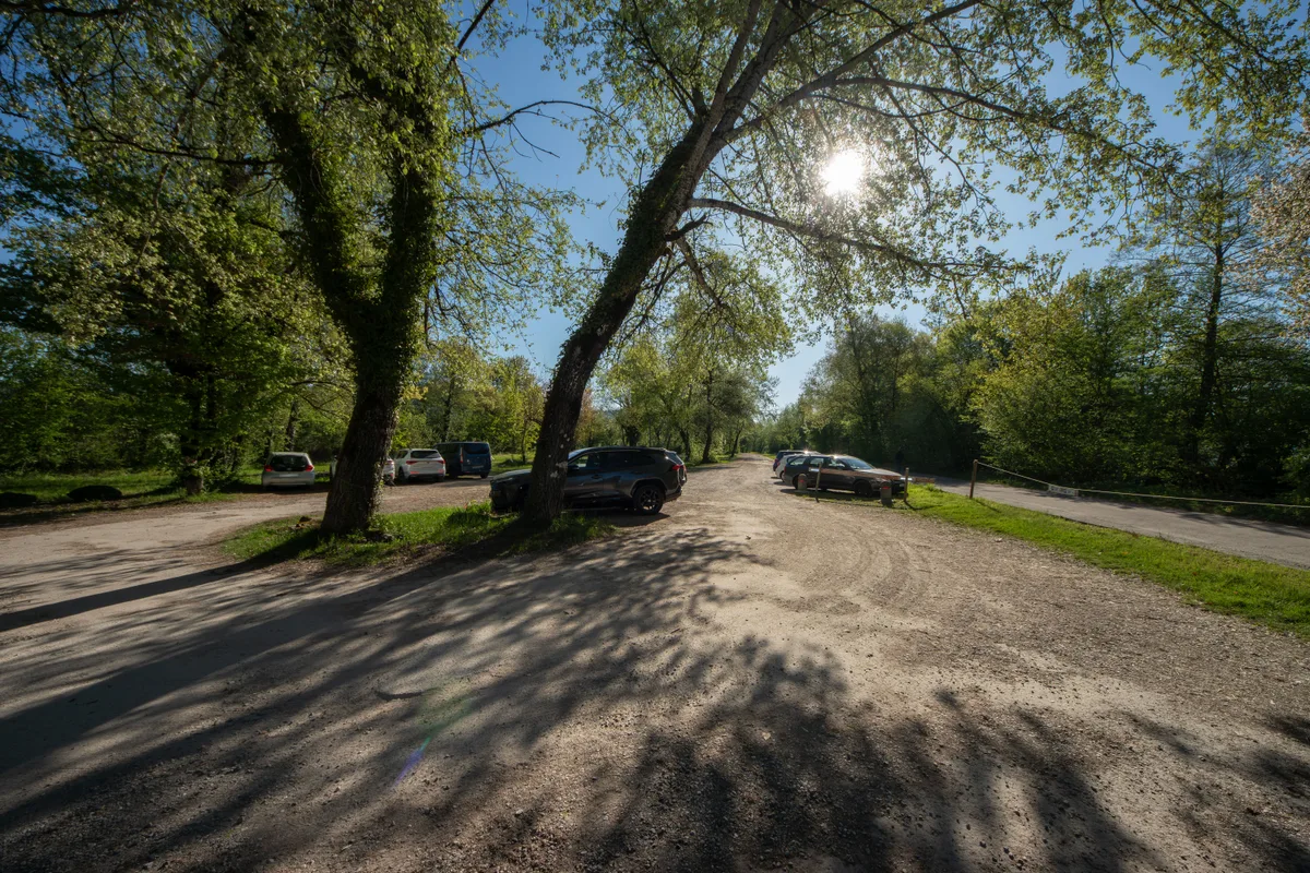 30547005-1 Parkplatz Badi Auslikonrsatzlos aufgehoben.