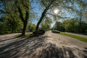 30547005-1 Parkplatz Badi Auslikonrsatzlos aufgehoben.