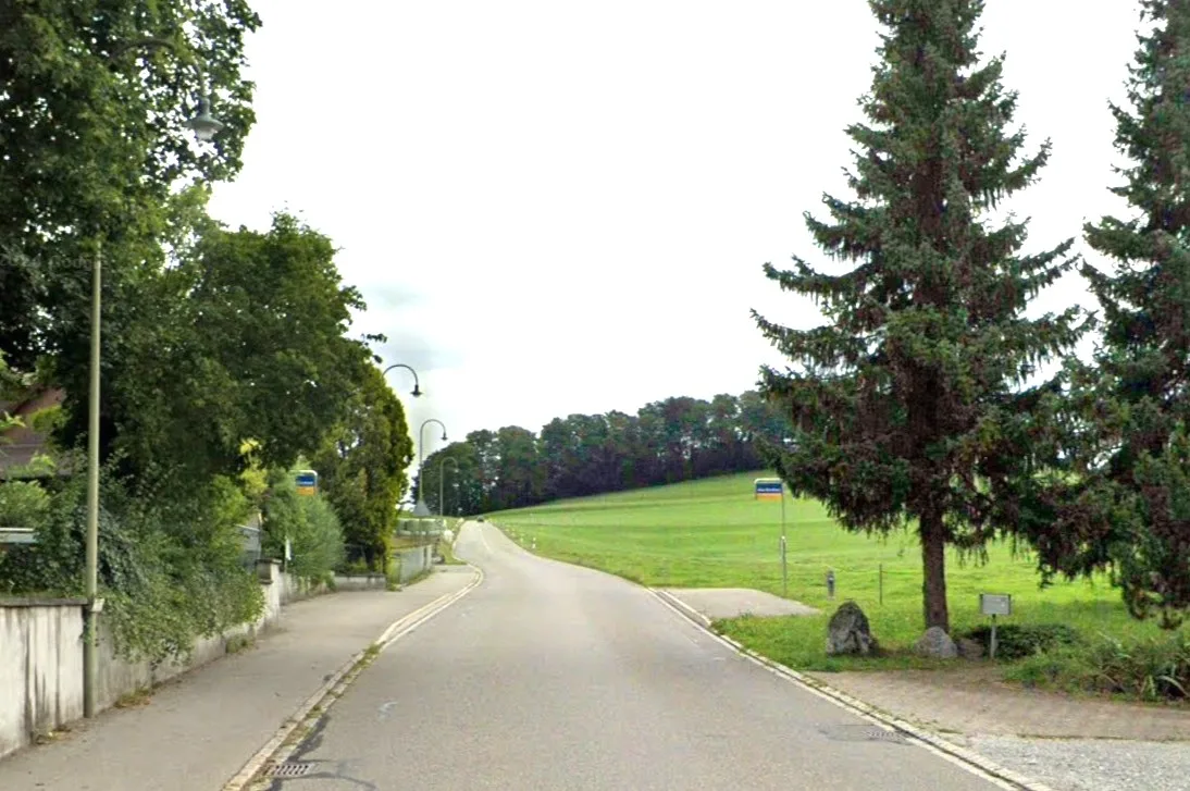 Dieser Abschnitt auf der Dorfstrasse in Schalchen muss gesperrt werden. Der Grund: Bauarbeiten. Dieser Abschnitt auf der Dorfstrasse in Schalchen muss gesperrt werden. Der Grund: Bauarbeiten.