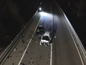 An den Autos entstand durch die Kollision Totalschaden. An den Autos entstand durch die Kollision Totalschaden.