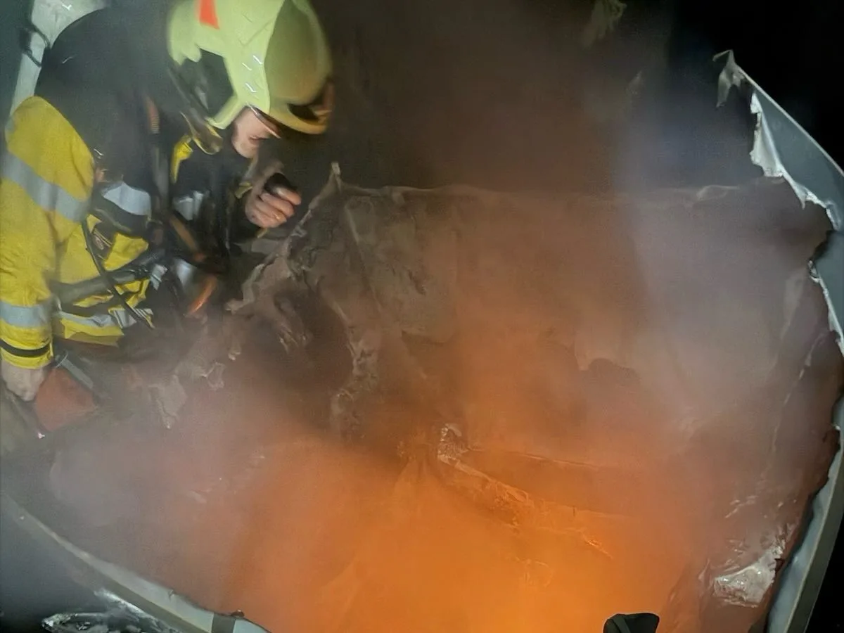 28642709-1 Das Feuer im Gebäude der Schellenberg Textildruck AG war rasch unter Kontrolle.