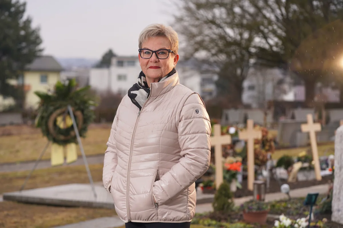 Karin Hosang, Bestattungsbegleiterin