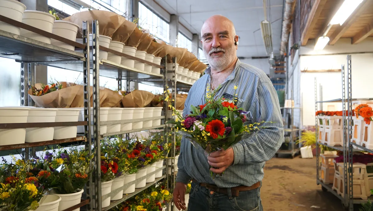 Stefan Isler hat die Gärtnerei von seinem Vater übernommen. Die Idee für die mobilen Blumenstände hatte er.