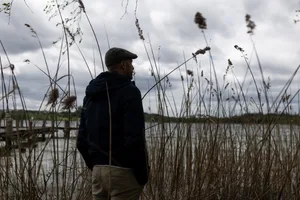 24160844-1 Anonymer Lehrer am See Pfäffikon portraitiert
