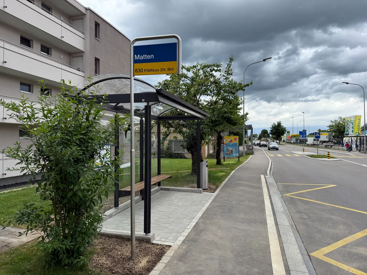 Jetzt müssen die Pfäffiker Pendlerinnen und Pendler an der Bushaltestelle Matten nicht mehr im Regen stehen. 