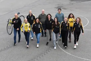 Sie haben alle Hände voll zu tun: Das Organisationskomitee des Dorffestes Hittnau. Sie haben alle Hände voll zu tun: Das Organisationskomitee des Dorffestes Hittnau.