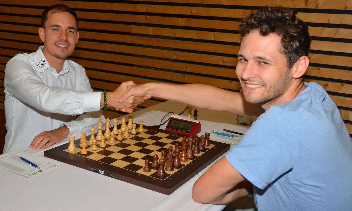 Nico Georgiadis (rechts, vor einer Partie mit Sebastian Bogner vom ASK Réti) führt die auf Rang 2 liegenden Winterthurer in die Doppelschlussrunde.