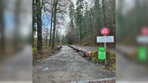 Der Parkplatz nahe dem Tössufer ist plötzlich geschlossen. Der Parkplatz nahe dem Tössufer ist plötzlich geschlossen.