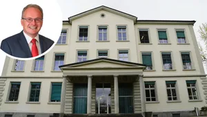 Schulpräsident Hanspeter Hugentobler hat sich nach dem Eklat im Schulhaus Obermatt bei Pink Cross gemeldet. Schulpräsident Hanspeter Hugentobler hat sich nach dem Eklat im Schulhaus Obermatt bei Pink Cross gemeldet.