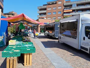29749112-3 Der Stand vom Spiegelhof auf dem Effretiker Marktplatz