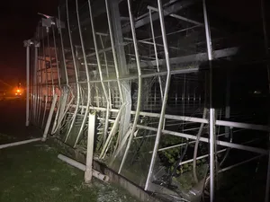 Ein Gewächshaus wurde stark beschädigt. Ein Gewächshaus wurde stark beschädigt.