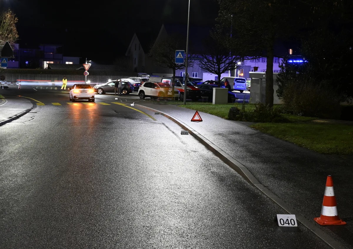 Vor der Kreuzung Bisikonerstrasse/Usterstrasse ereignete sich am Donnerstagabend ein Unfall. Vor der Kreuzung Bisikonerstrasse/Usterstrasse ereignete sich am Donnerstagabend ein Unfall.