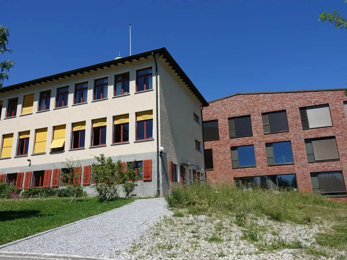 Im Primarschulhaus Hagen wurde der Wärmeverbrauch dank smarter Technologie um ein Viertel gesenkt. Im Primarschulhaus Hagen wurde der Wärmeverbrauch dank smarter Technologie um ein Viertel gesenkt.