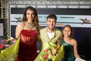25901680-2 (v.l.n.r.) Gewinnerin Erwachsene: Ares (20) aus Wetzikon, Luca Hänni, Gewinnerin Kids: Angelina (12) aus Schwerzenbach