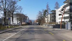 Die Zürichstrasse in Dübendorf, hier soll die Stadt entwickelt werden.
Hier wird der Mehrwertausgleich also auch vermehrt zur Anwendung kommen Die Zürichstrasse in Dübendorf, hier soll die Stadt entwickelt werden.
Hier wird der Mehrwertausgleich also auch vermehrt zur Anwendung kommen