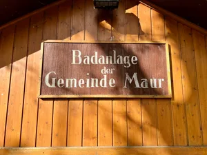 Die Seebadi Maur soll erneuert werden. Dafür will die Gemeinde eine Machbarkeitsstudie in Auftrag geben. Die Seebadi Maur soll erneuert werden. Dafür will die Gemeinde eine Machbarkeitsstudie in Auftrag geben.