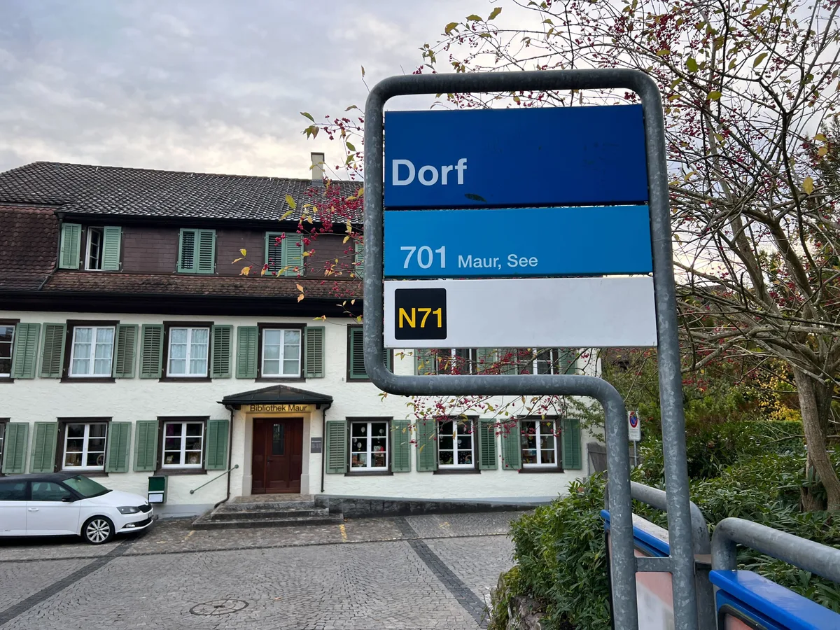 Der Kanton plant im Maurmer Dorfzentrum eine 30er-Strecke, auf der Fällanden-, der Zürich- und der Rellikonstrasse. Der Kanton plant im Maurmer Dorfzentrum eine 30er-Strecke, auf der Fällanden-, der Zürich- und der Rellikonstrasse.