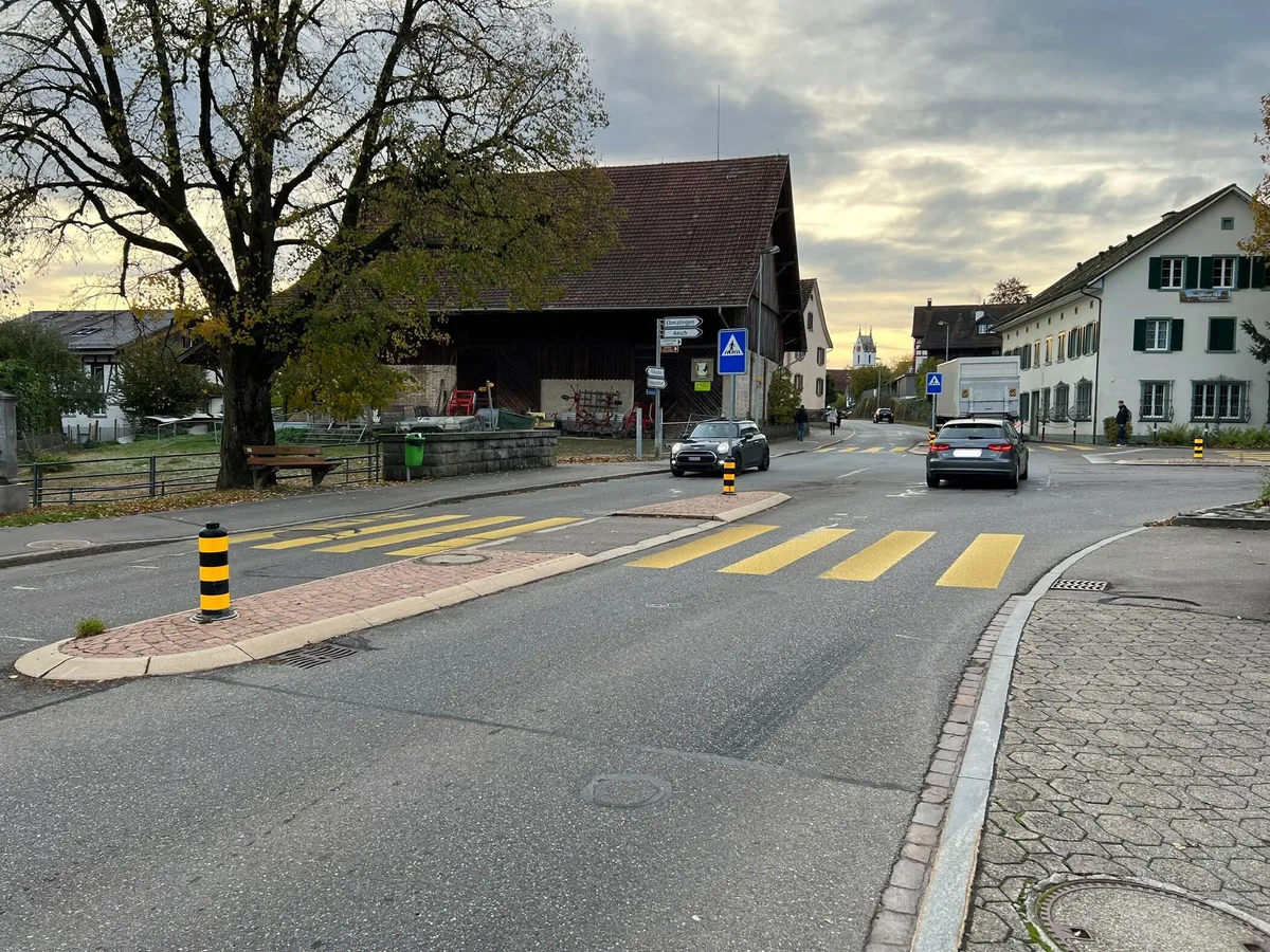 23428159-4 Der Kanton plant im Maurmer Dorfzentrum eine 30er-Strecke, auf der Fällanden-, der Zürich- und der Rellikonstrasse.