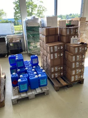 24257127-8 Tausende Liter Desinfektionsmittel standen in Uster in einem Lagerraum.