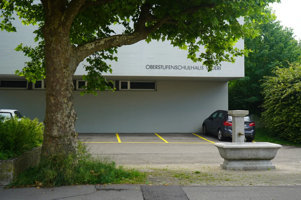 Die Oberstufenschule Wüeri in Nänikon.