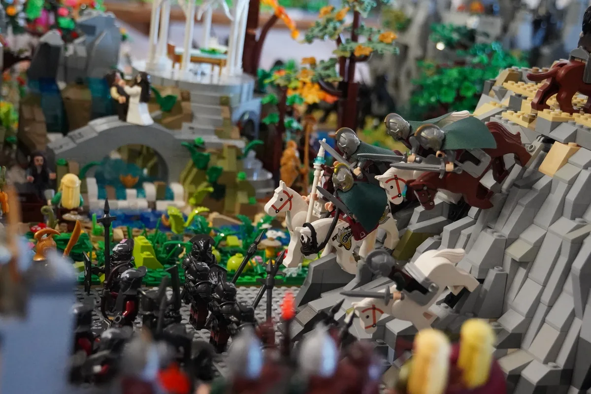 Auch in Uster geht der Kampf zwischen Gut und Böse weiter. Mitten im Lego-Modell "Mittelerde".