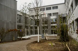 Der Neubau Pavillon der Berufsschule Uster wurde mit einer Feier eröffnet. Der Neubau Pavillon der Berufsschule Uster wurde mit einer Feier eröffnet.
