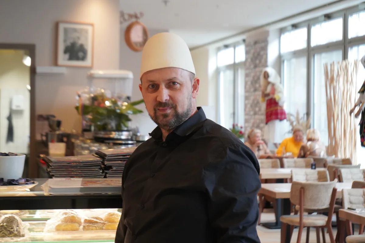 Mirsad Esati ist der Geschaftsfuhrer des Plisi Restaurant in Dubendorf.