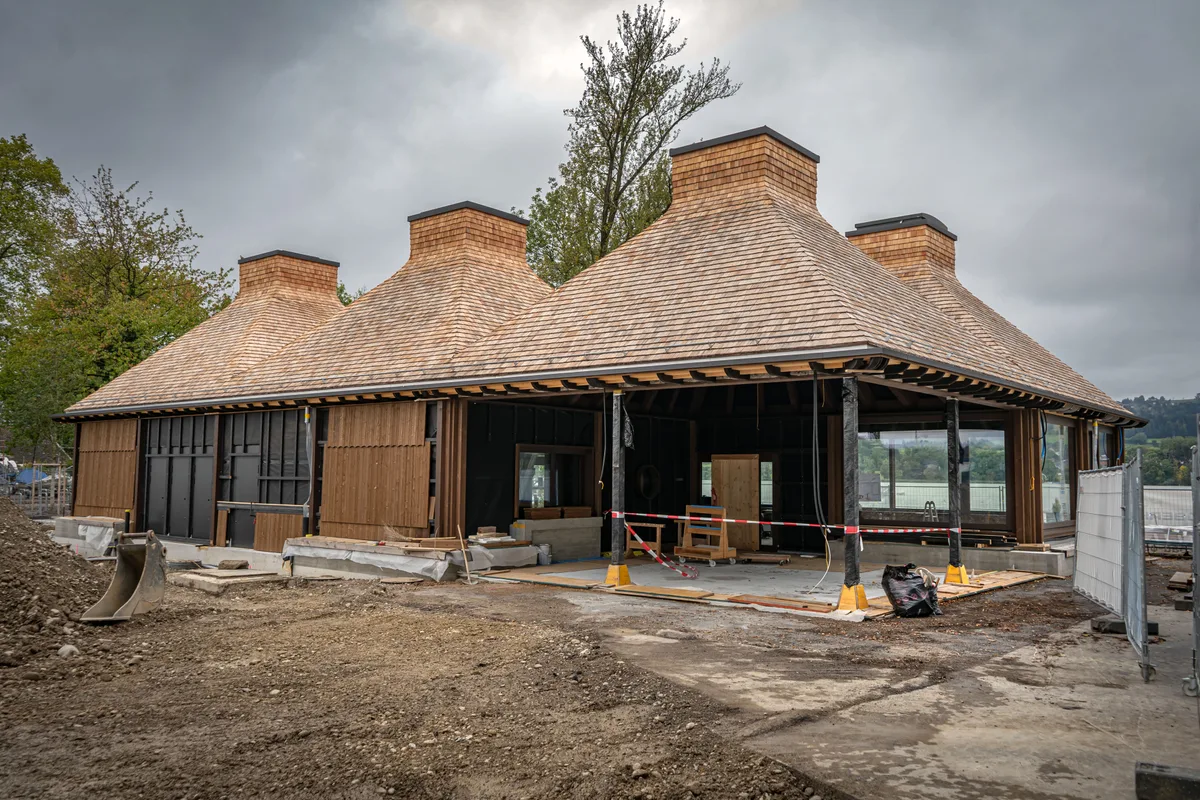 Wie sieht das neue Seerestaurant an der Schifflände von Innen aus? Bald gibt es die erste Möglichkeit, die Baustelle zu besichtigen.