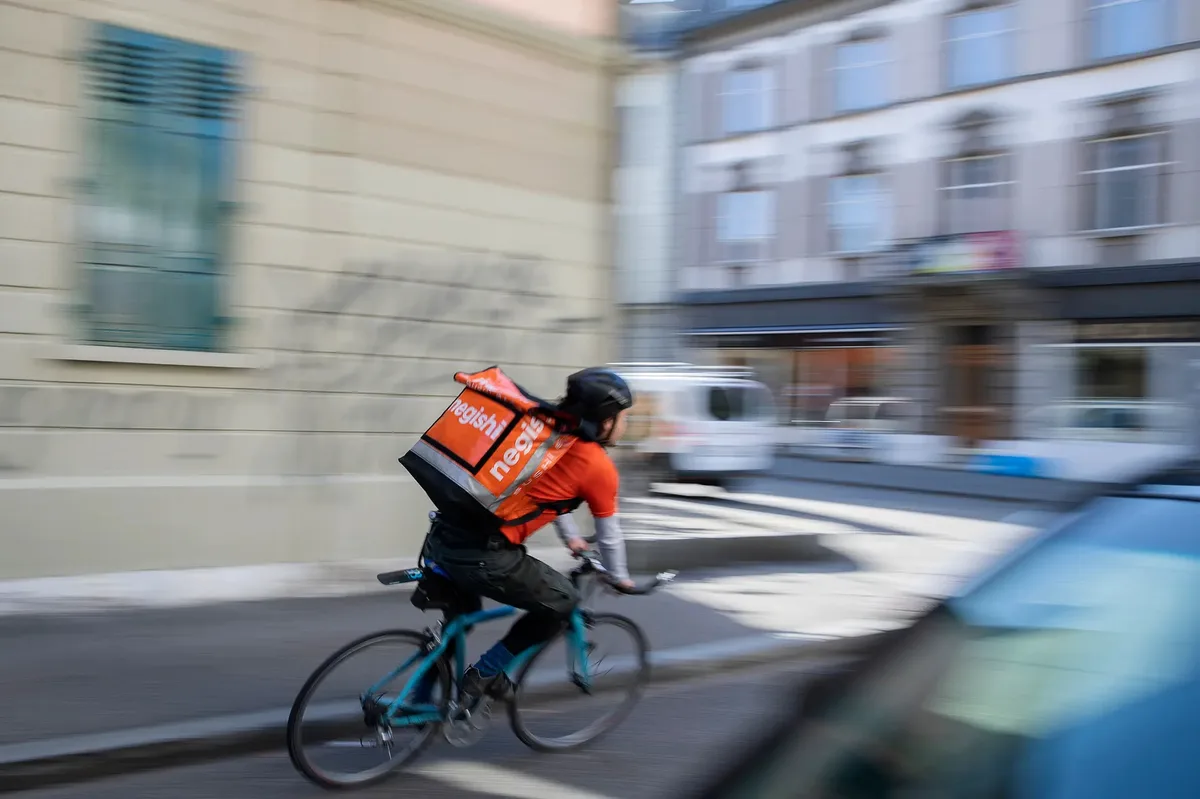 27706288-1 Die Velokuriere des Gastrounternehmens Wiesner, das unter anderem die Negishi-Kette betreibt, gehören zum Stadtbild in Zürich, Bern oder Basel.
