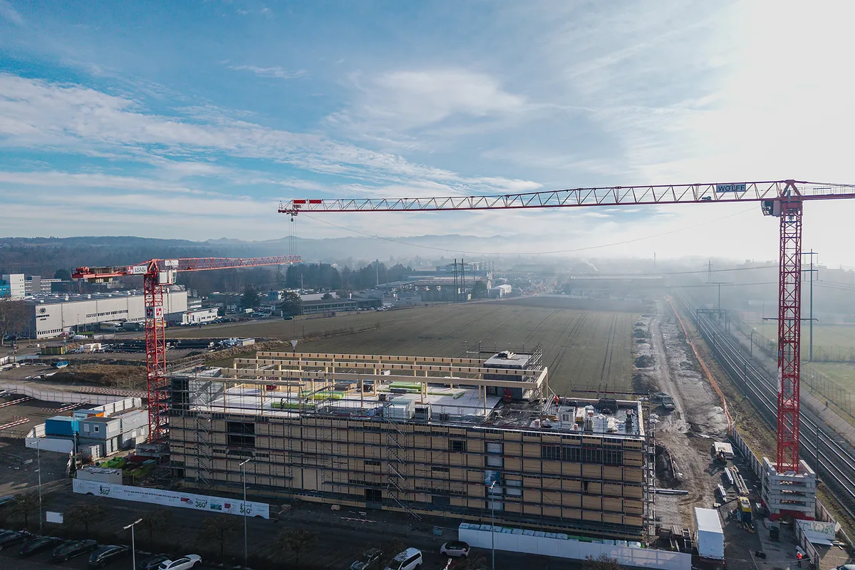 28874313-4 Energie Uster will künftig Fernwärme aus Volketswil beziehen.