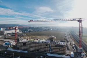 28874313-4 Energie Uster will künftig Fernwärme aus Volketswil beziehen.