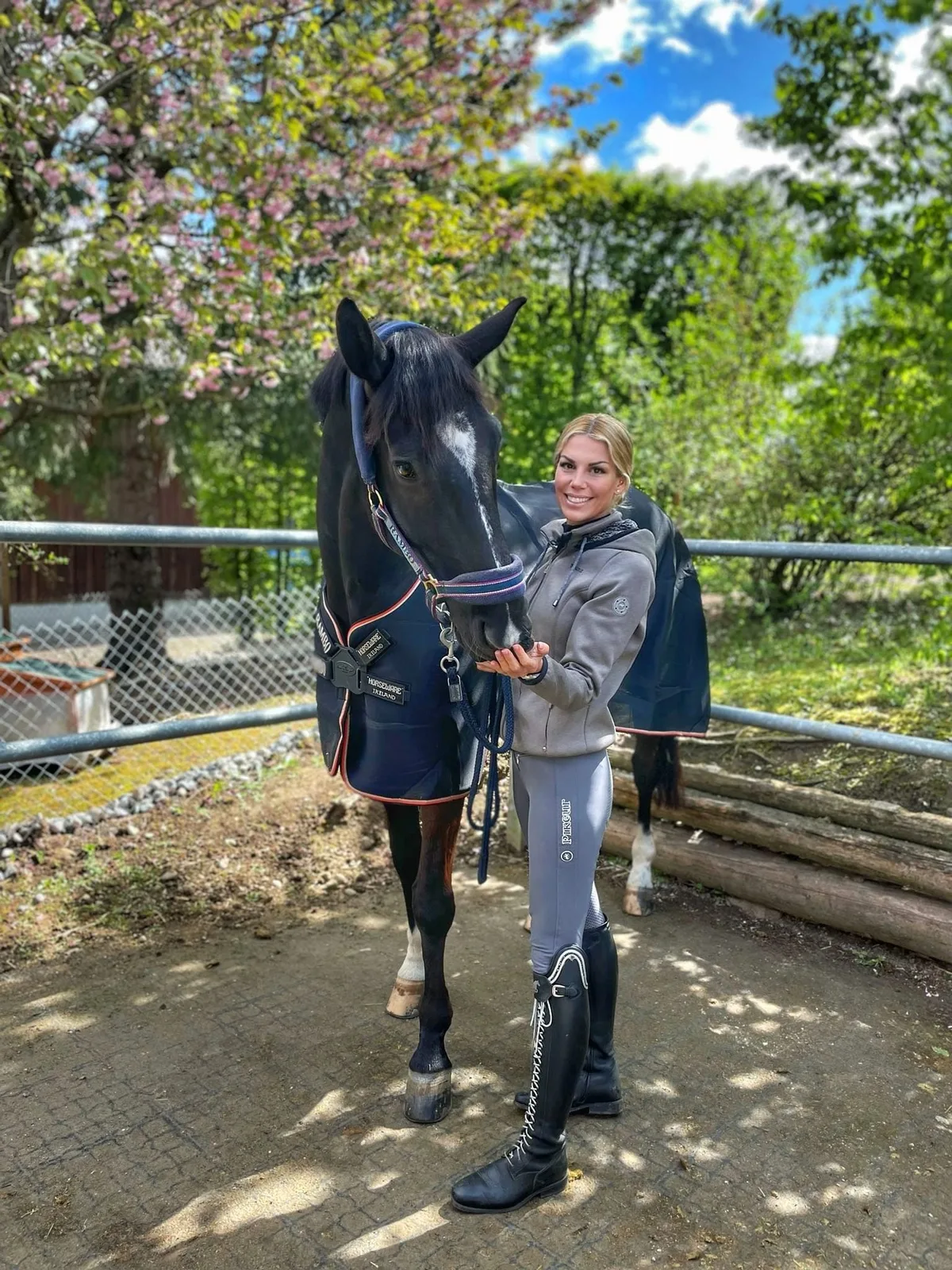 Clarissa Spirig mit Pferd Souli Clarissa Spirig mit Pferd Souli