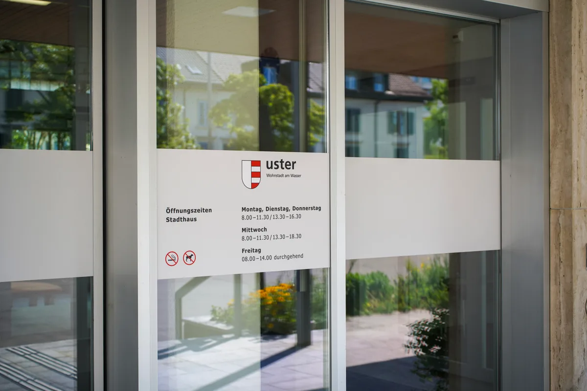 Wie weiter im Ustermer Stadthaus? Die parlamentarischen Fraktionen stellen unterschiedliche Forderungen. Wie weiter im Ustermer Stadthaus? Die parlamentarischen Fraktionen stellen unterschiedliche Forderungen.
