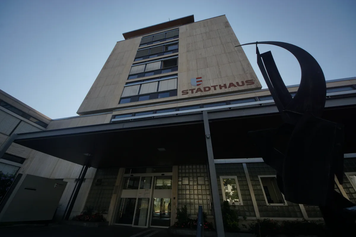 Der Stadtrat Uster hat an vielen Fronten offene Fragen zu klären. Nun kommt eine weitere hinzu: ominöse Briefe, die vom Stadthaus aus verschickt worden sein sollen. 