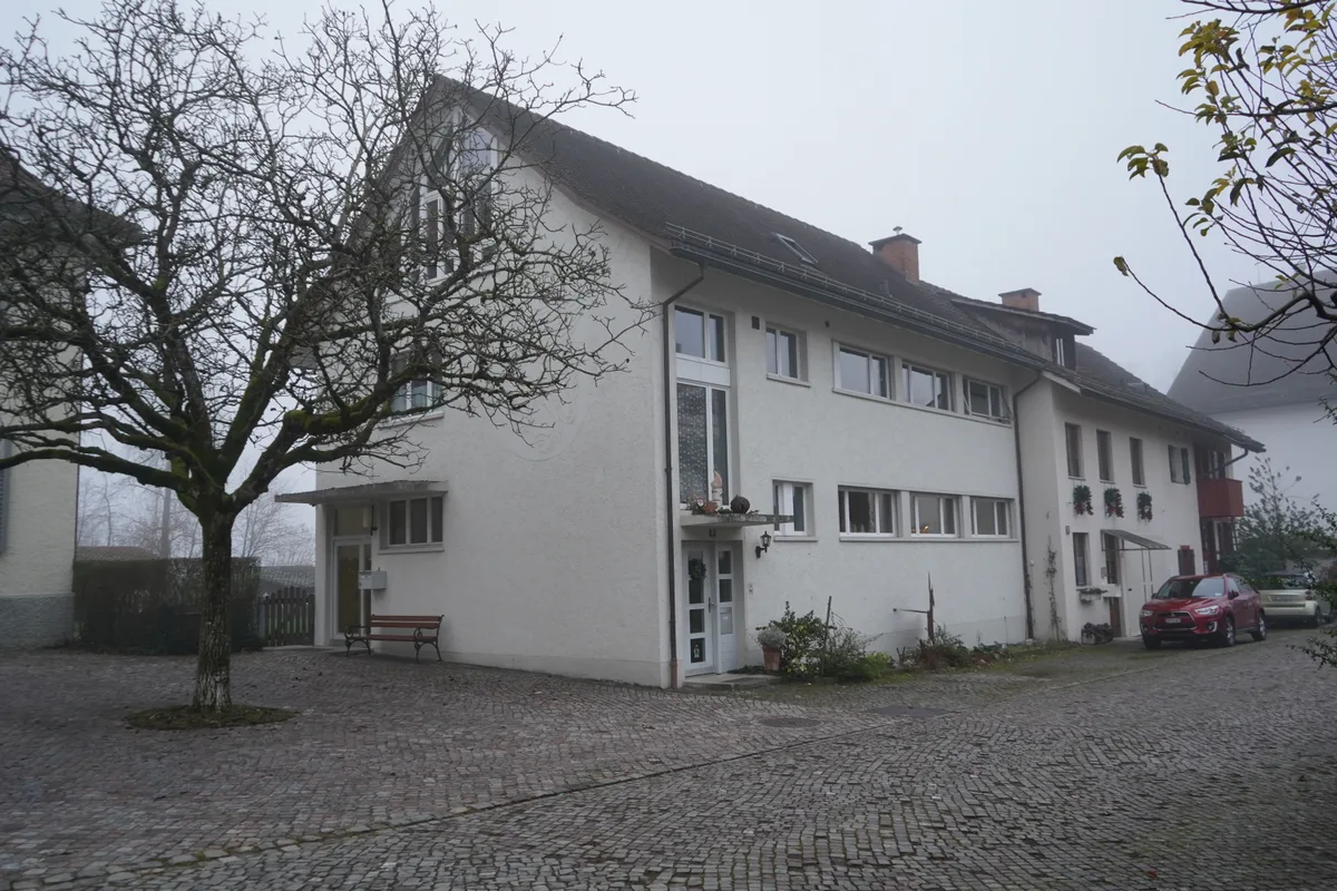 Idyllisches Häuschen in der Altstadt von Greifensee und Lisbeth Winkler-Dietrich