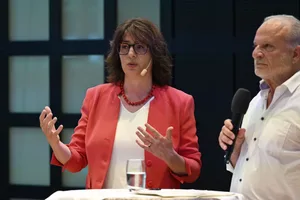 20747005-2 Monika Keller lässt sich auch von Filippo Leuteneggers Fragen nicht unter Druck setzen.