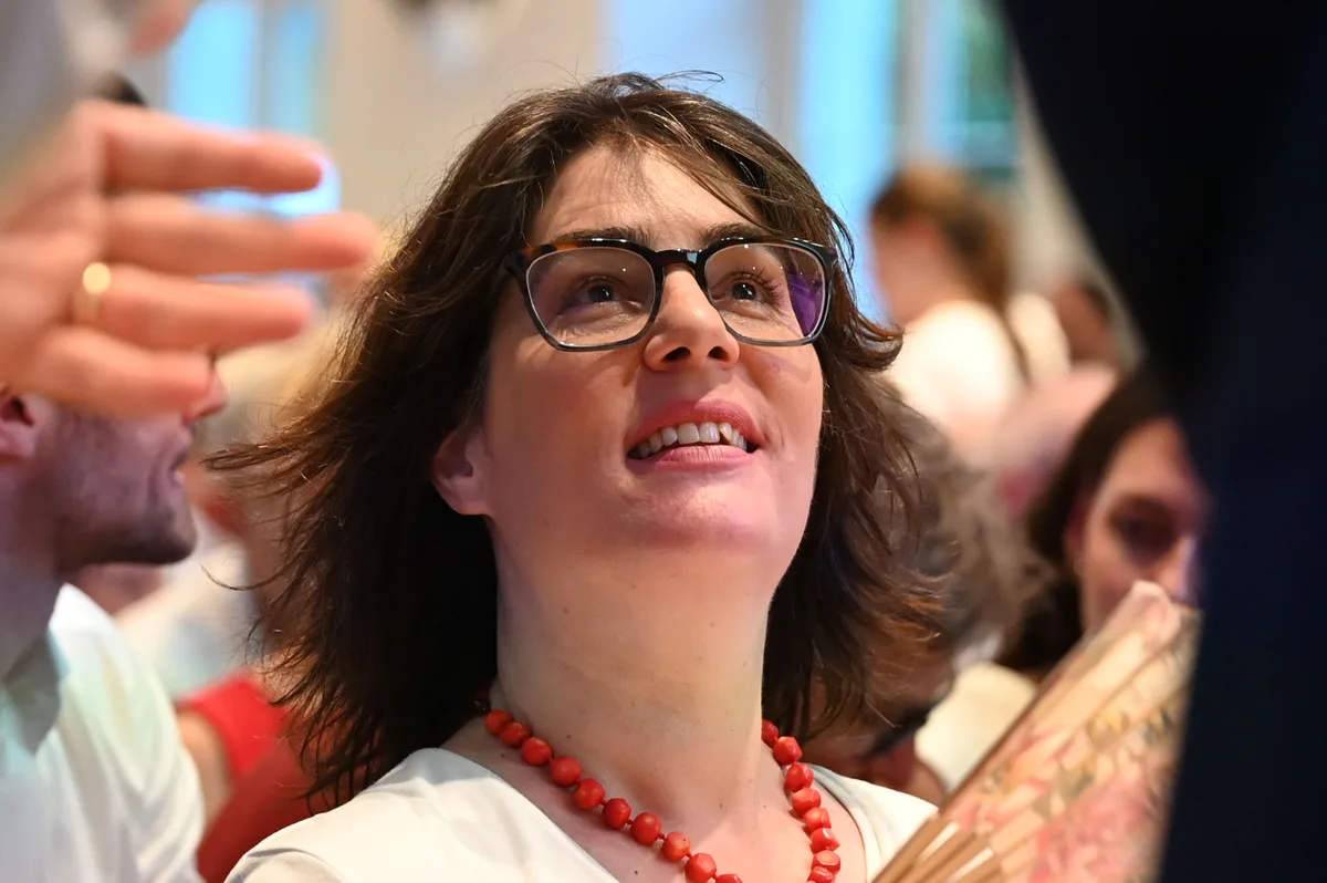 12589352-8 Die Spannung ist Monika Keller ins Gesicht geschrieben.