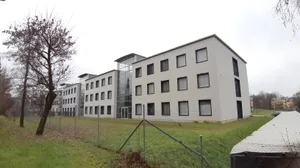 24509009-3 Flüchtlingsunterkunft Kaserne Kader-Ausbildungszentrum
Asylunterkunft