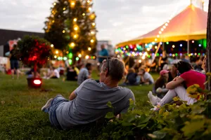 Sommer, Sonne, Sonnenschein – am besten gepaart mit guter Musik. Sommer, Sonne, Sonnenschein – am besten gepaart mit guter Musik.