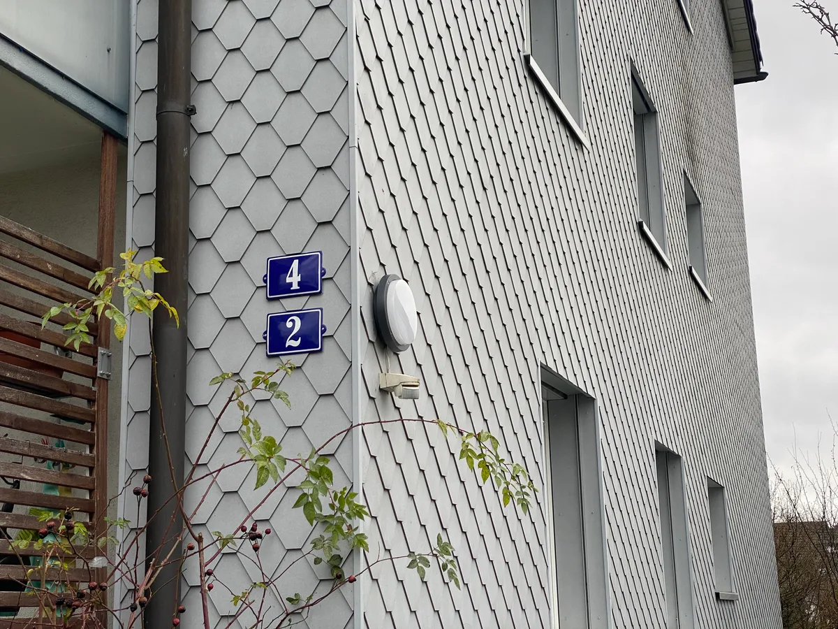Die Siedlung Schwizerberg liegt an der Heusser-Haub-Strasse in Uster, unterhalb dem Rebberg. Die Siedlung Schwizerberg liegt an der Heusser-Haub-Strasse in Uster, unterhalb dem Rebberg.