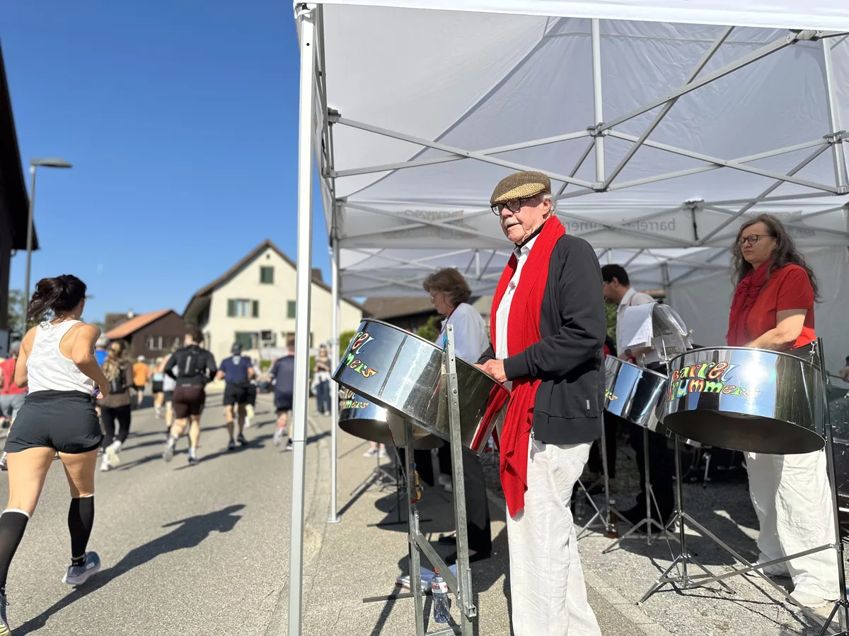 Die Barrel Drummers sorgten in Greifensee für karibische Klänge und gute Laune. Die Barrel Drummers sorgten in Greifensee für karibische Klänge und gute Laune.