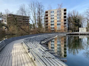 25172201-3 Der Zellweger-Park im März.