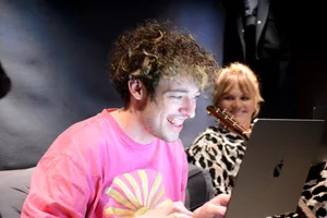 24431654-3 Die Songwriter von „The Code“ beim SUISA Songwriting Camp 2023 in den Powerplay Studios (von links nach rechts): Nemo, Benji Alasu, Linda Dale und Lasse Nymann.