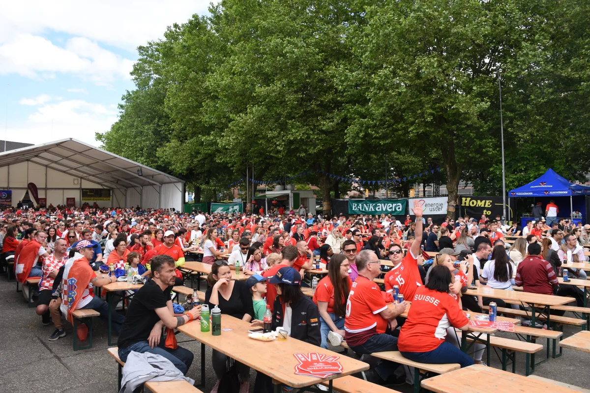 Erstes Spiel der Nati im Public Viewing.