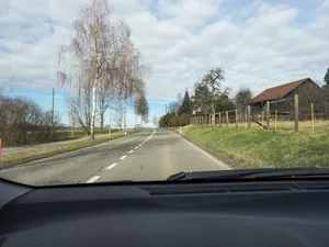 24712128-1 Anwohner des Weiler Neufuhr stören sich, dass die Sulzbacherstrasse so stark befahren ist.