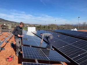 Eine Photovoltaik-Anlage sorgt für nachhaltige Stromversorgung. Eine Photovoltaik-Anlage sorgt für nachhaltige Stromversorgung.