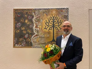 25802953-10 Der neue Ratspräsident ist Ali Oezcan