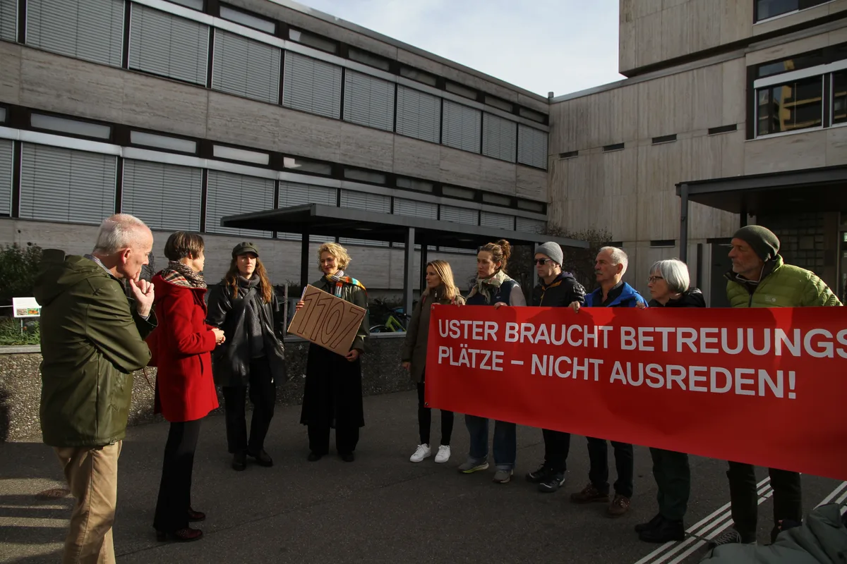 Die SP Uster hat die Petition zum Erhalt der Spital-Kita Rösligarten eingereicht.