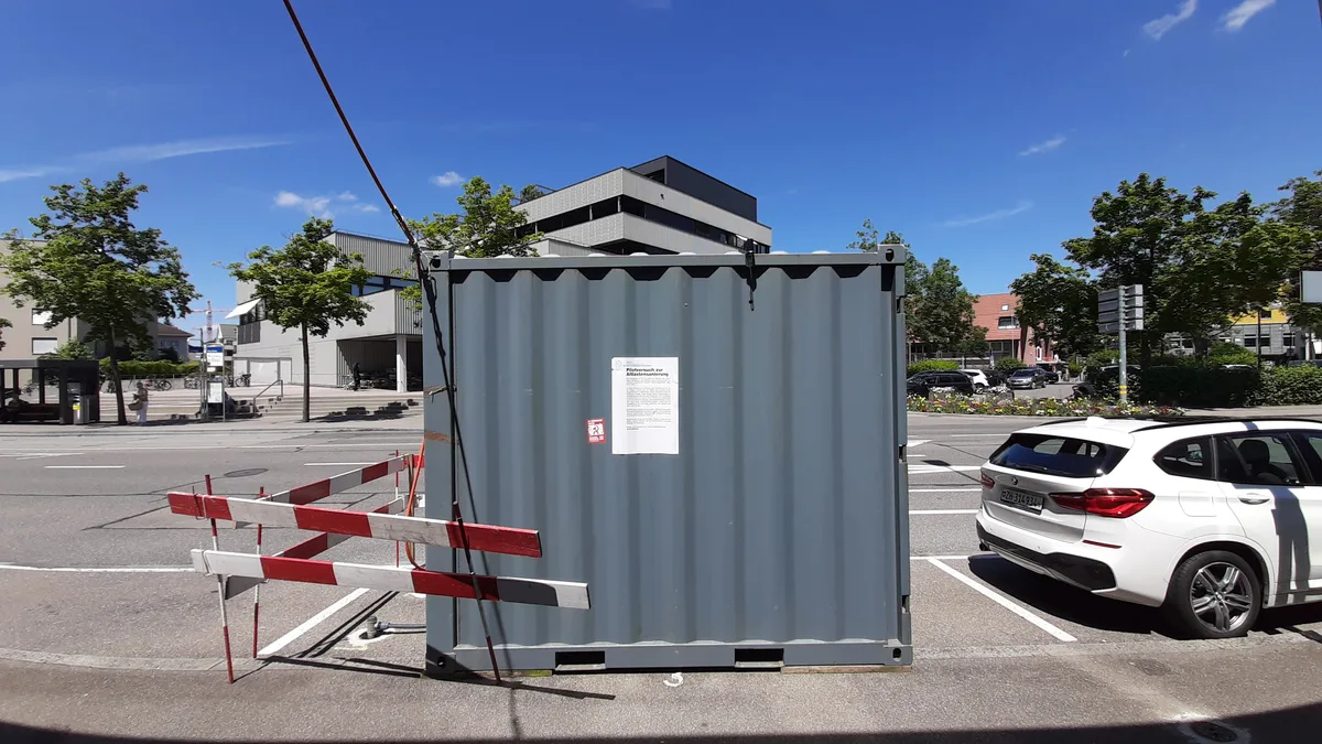 Pilotprojekt des Kantons für eine Altlastensanierung durch Belüftung an der Zürichstrasse. Pilotprojekt des Kantons für eine Altlastensanierung durch Belüftung an der Zürichstrasse.