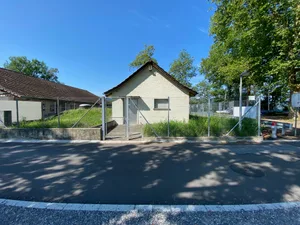 Das Pumpwerk Strandbad befindet sich direkt neben der Badi Uster. Das Pumpwerk Strandbad befindet sich direkt neben der Badi Uster.